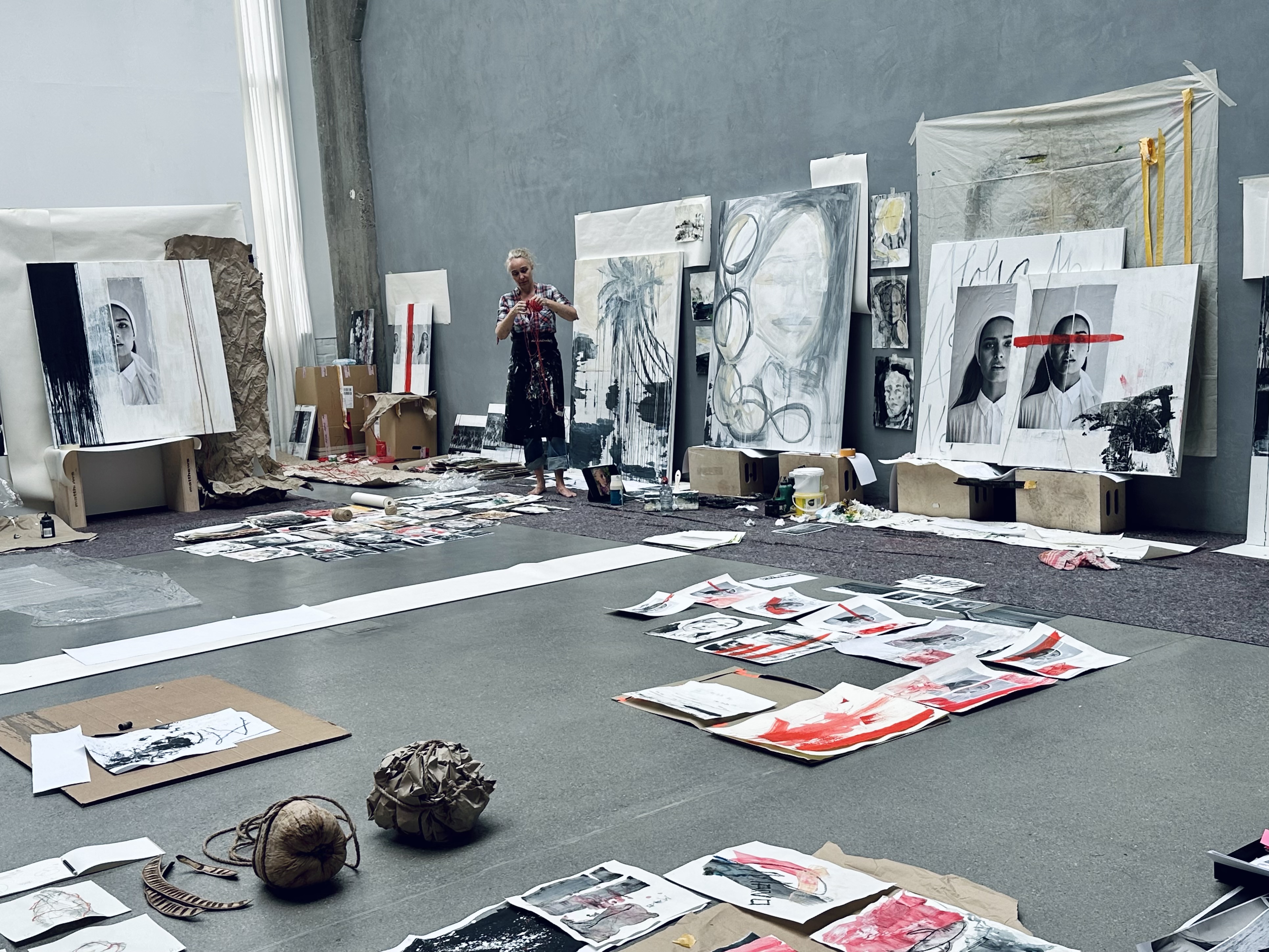 Marion Heine im Atelier
